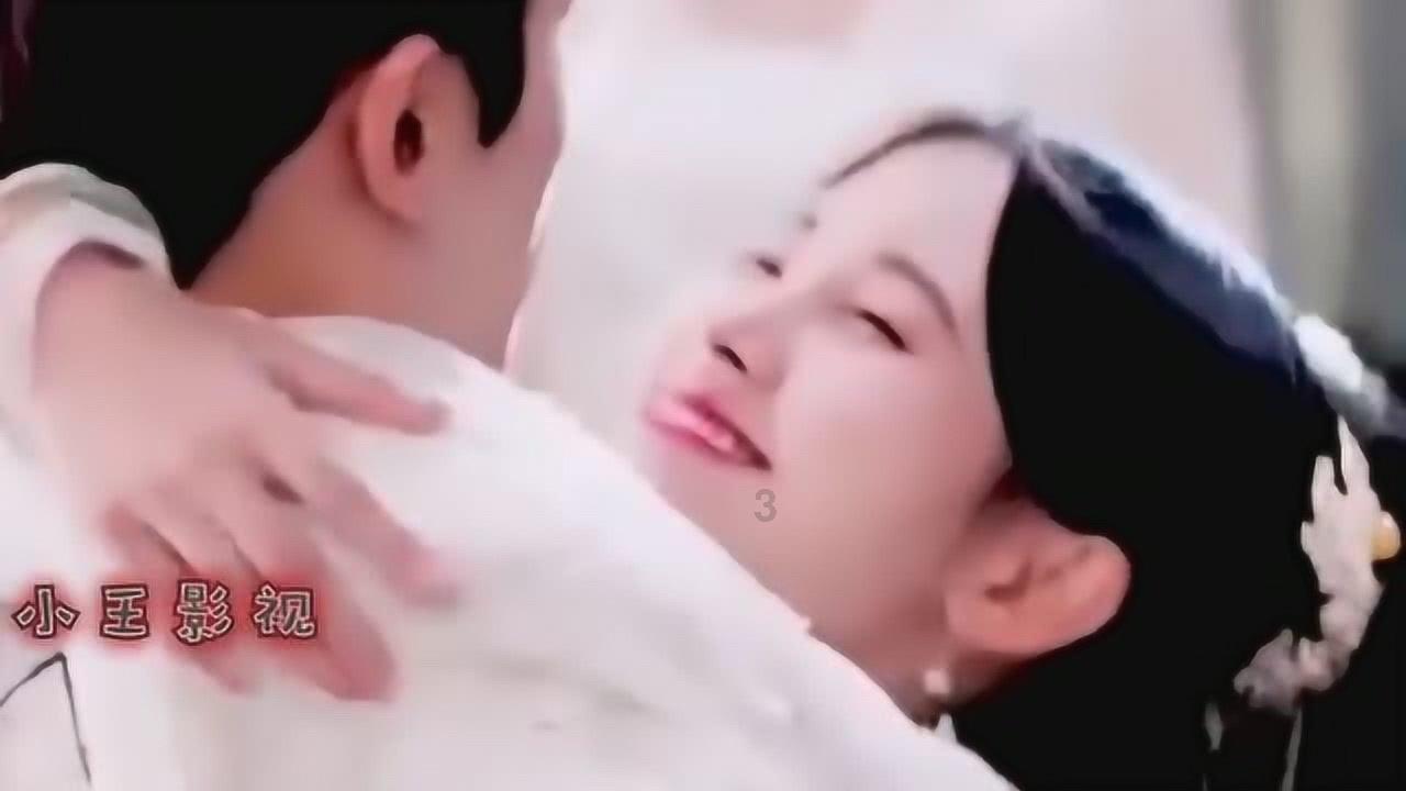 逃离海滩的女孩